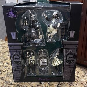 NIB Disney Parks Haunted Mansion Character Collection 5 Ornaments Glow in Dark